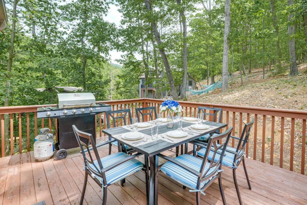 Spacious Massanutten Home with Hot Tub and Sauna!